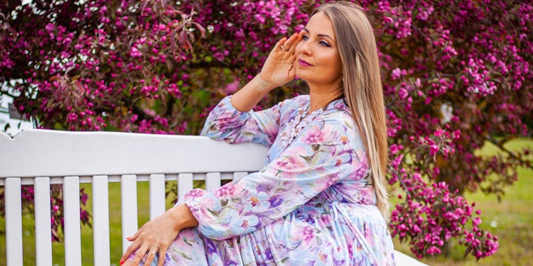 Laura ziedošā dārzā